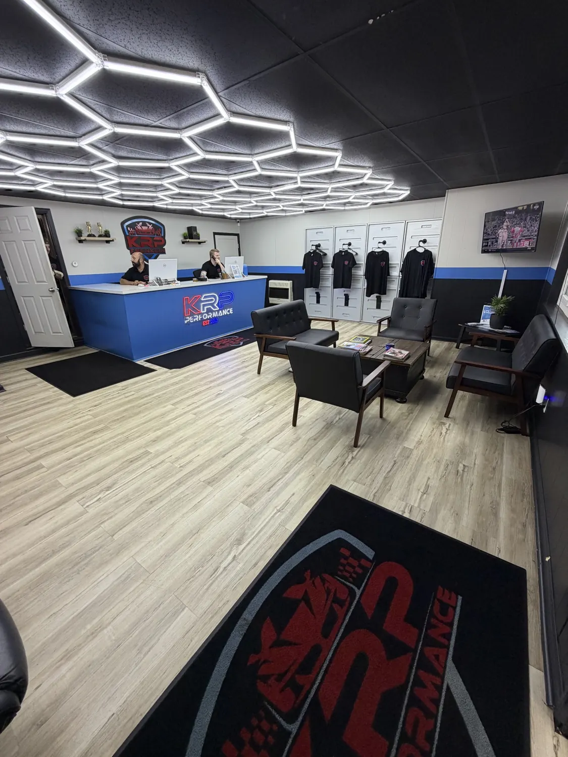 The customer waiting area at KRP Automotive Hawthorne
